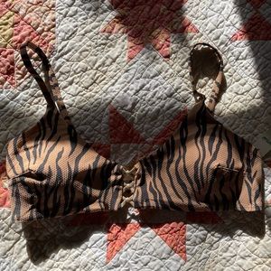 Women’s Aerie Tiger Print Bikini Top in size XL NWT